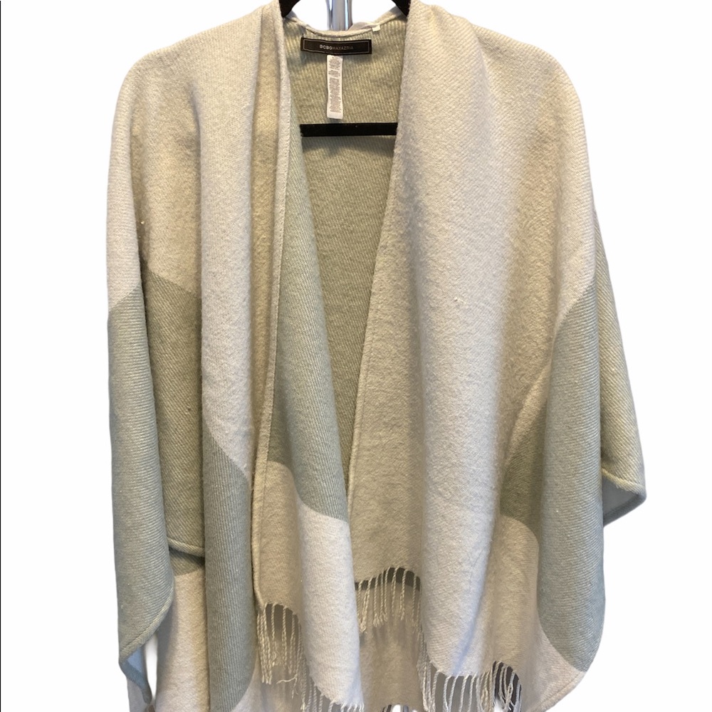 BCBG MAXAZRIA PONCHO/ SHAWL